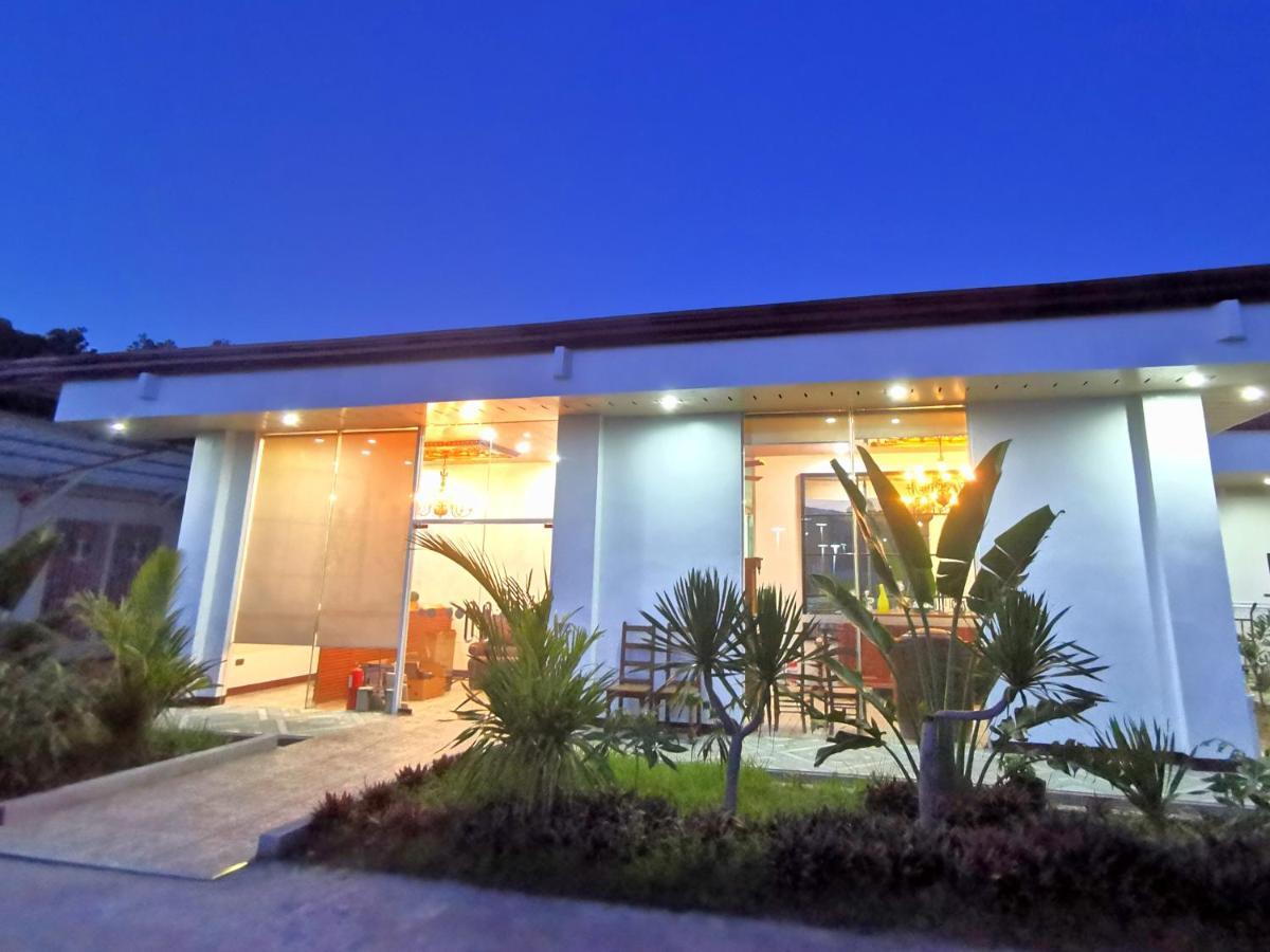 E&R Airport Hotel Dumaguete City Exterior foto