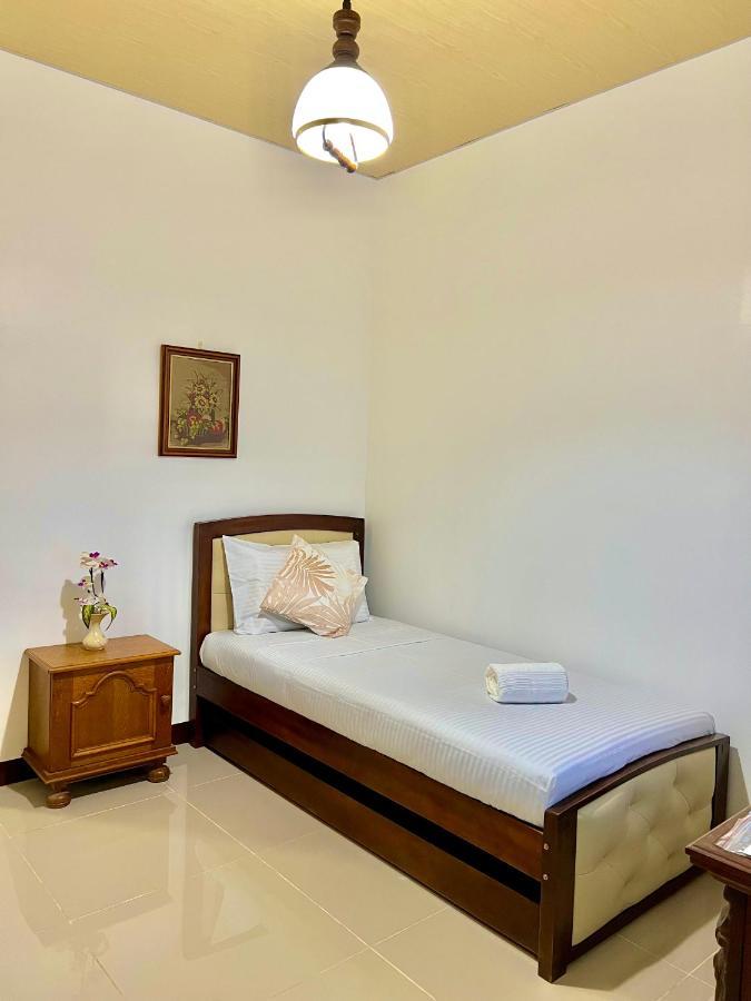 E&R Airport Hotel Dumaguete City Exterior foto